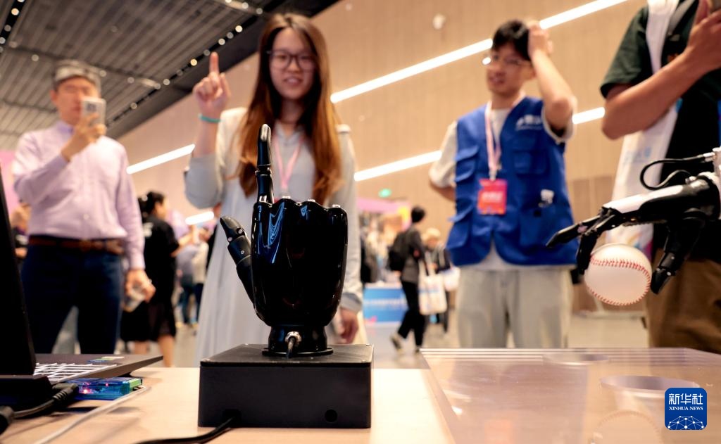 上海舉行國際人形機器人技能大賽